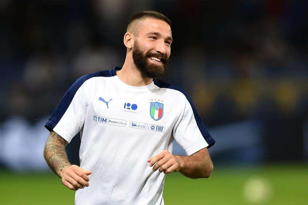 Il mercato in un minuto: Samp, emergenza dietro. Caccia a due centrali