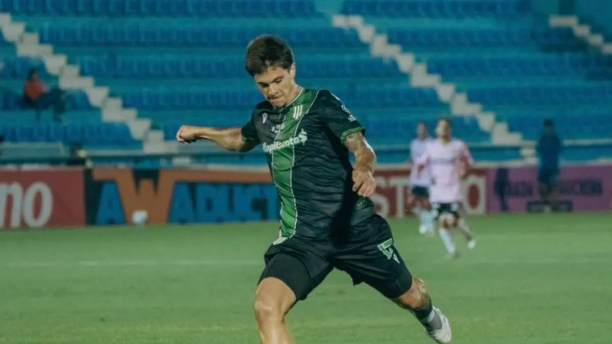 El Elche avanza por Tiziano Perrotta y negocia su llegada desde Banfield