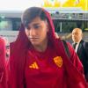 La Roma è arrivata a Cardiff: curiosità per vedere Castro. Le immagini