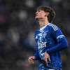 Taylor commette fallo, rigore per il Como: la spiegazione di Fabbri. Nico Paz poi...