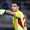 Il domino dei portieri: Suzuki "spinge" il Dibu alla Juve, Di Gregorio si allontana...