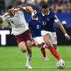 La Spagna sblocca la semifinale al 22': Digne ingenuo e su rigore Oyarzabal rompe...