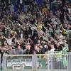 Celtic, tifosi cantano "se odi i reali batti le mani" durante l'applauso per Elisabetta...