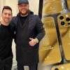 Messi regala ai compagni I-Phone con custodie d'oro dopo il Mondiale vinto dall'Argentina...