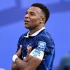 "Succhiava noci di cocco", Mbappé risponde alla senatrice razzista: "Spregevole"