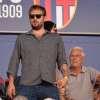 “The Chaaaaampions!!”. Cremonini festeggia al pianoforte e suona per il suo Bologna...