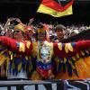 Mondiali: canti e tamburi, show dei tifosi di Ecuador e Germania a Times Square