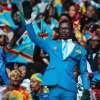 Il Governo della RD Congo omaggia il tifoso "statua" con una Jeep. E sarà alla finale...