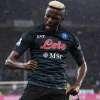 Osimhen ritira il Globe Soccer Award come miglior emergente: "Grazie a chi mi supporta"...