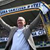 Hellas Verona, presentata la nuova maglia con lo scudettato Elkjaer Larsen come testimonial...