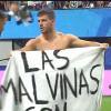 "Le Malvinas sono argentine": i giocatori espongono lo striscione e ora rischiano...