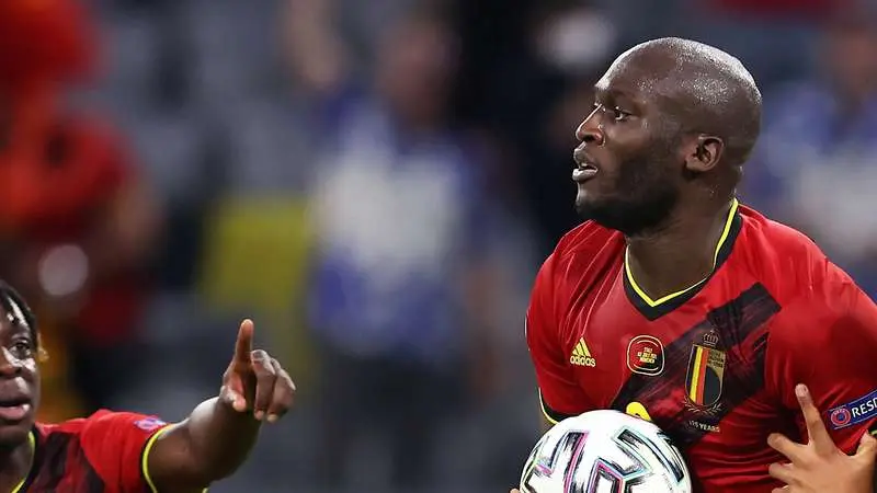Qualificazioni Euro 2024, poker Francia: Maignan para un rigore. Vlahovic gol, Lukaku ne fa tre