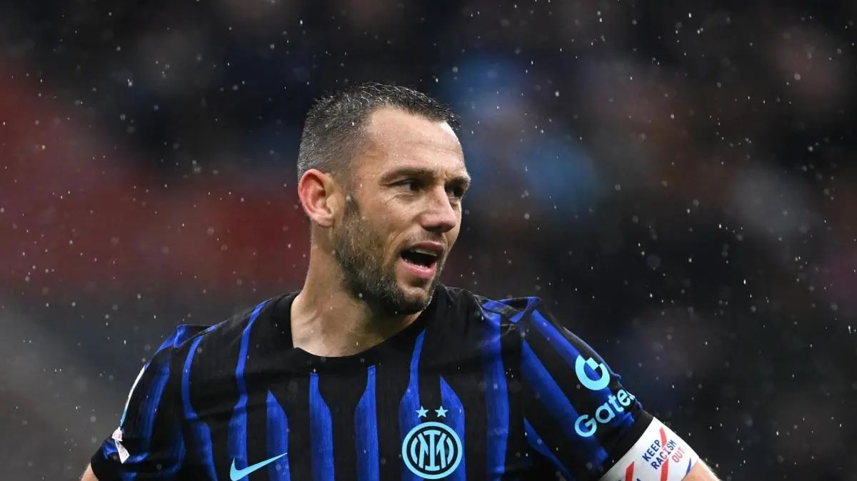 Inter, il Panathinaikos fa sul serio per De Vrij: lui ci pensa, i dettagli dell'offerta