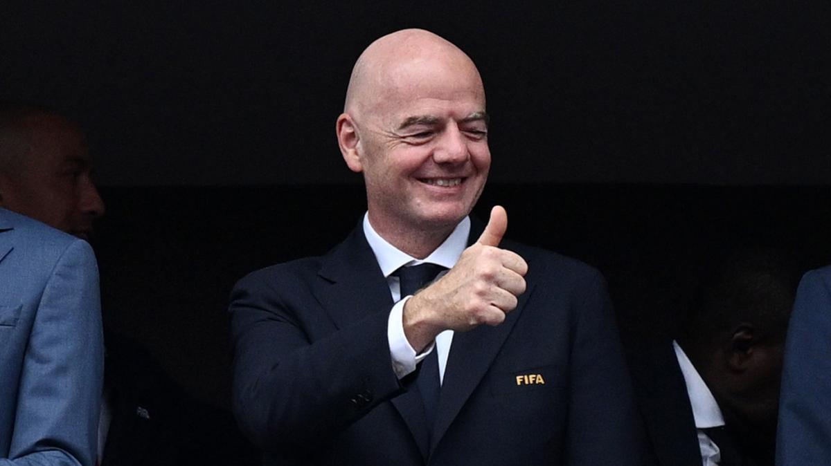 Infantino difende l'hydration break: "Macché per i guadagni, serve soltanto per il caldo"