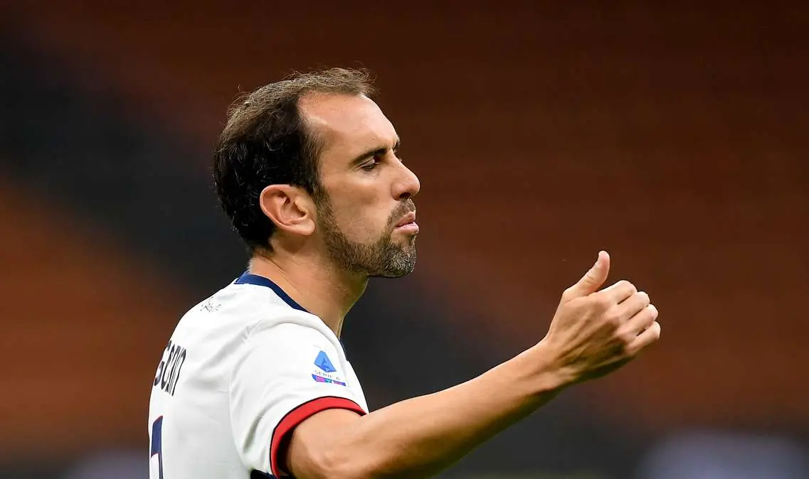 Cagliari, il Besiktas torna a pensare a Godin in vista del mercato di gennaio