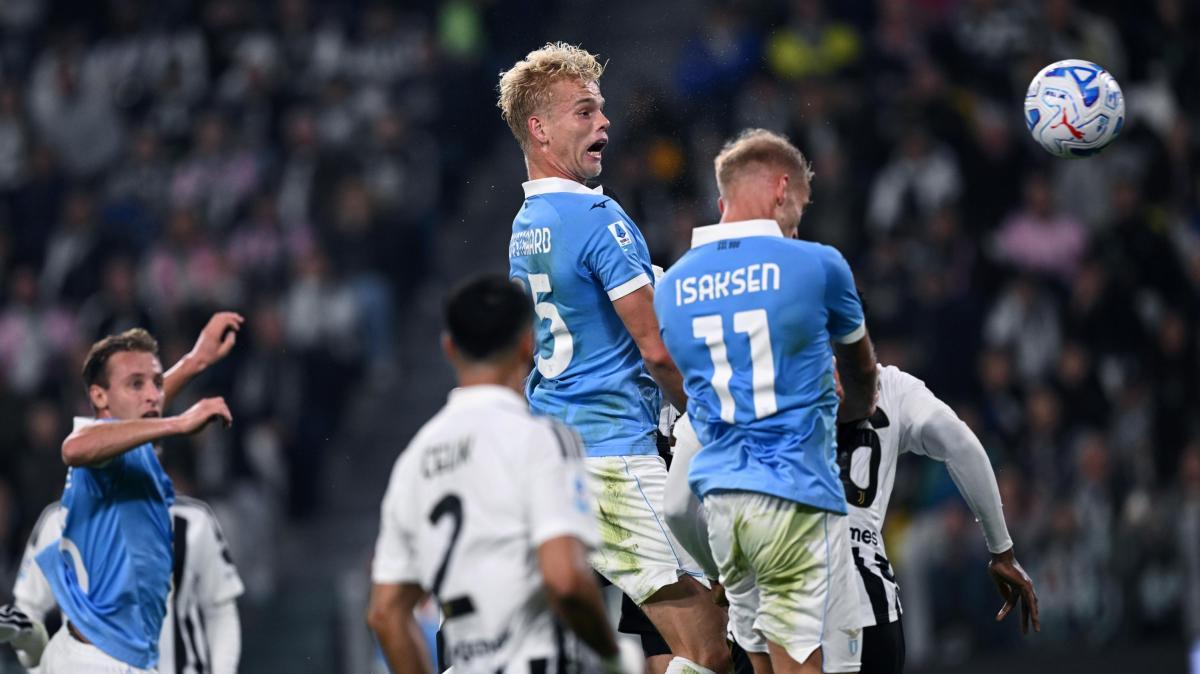 La Juventus sotto 0-1 contro la Lazio dopo 45': fischi dello Stadium