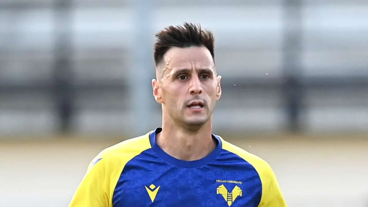 Verona sogna, Caprari-Kalinic ribaltano il gol di Orsolini: è 2-1 sul Bologna e l'Europa è a -2