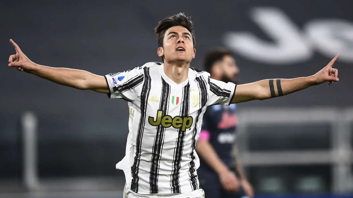 La Juventus batte un colpo e ritrova Dybala: 2-1 sul Napoli, Pirlo torna in zona Champions