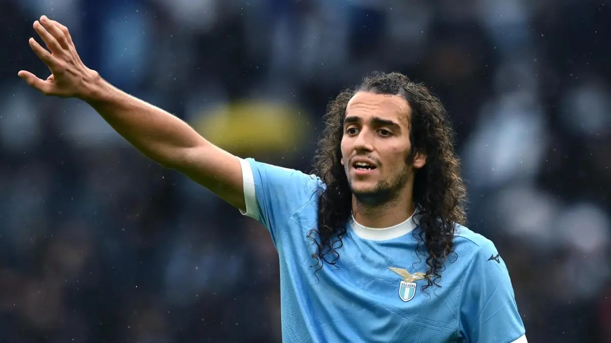 Bufera su Guendouzi: dito medio ai tifosi del Lione nel riscaldamento, rischia la squalifica