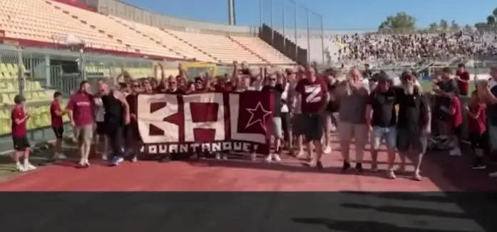 Per l'ultimo saluto allo Zar in 12000 al Picchi, torna anche lo striscione delle BAL
