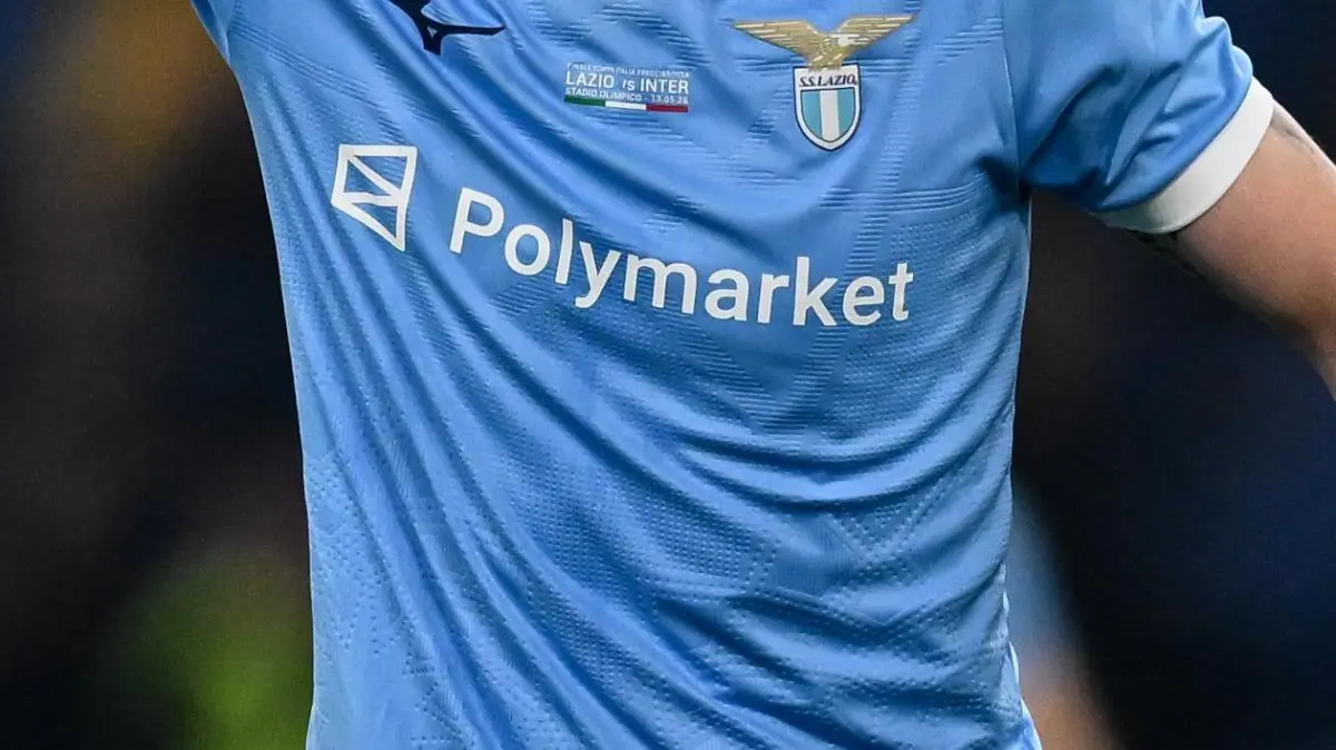 Lazio, che si fa con Polymarket? Il main sponsor da ieri è oscurato in Italia