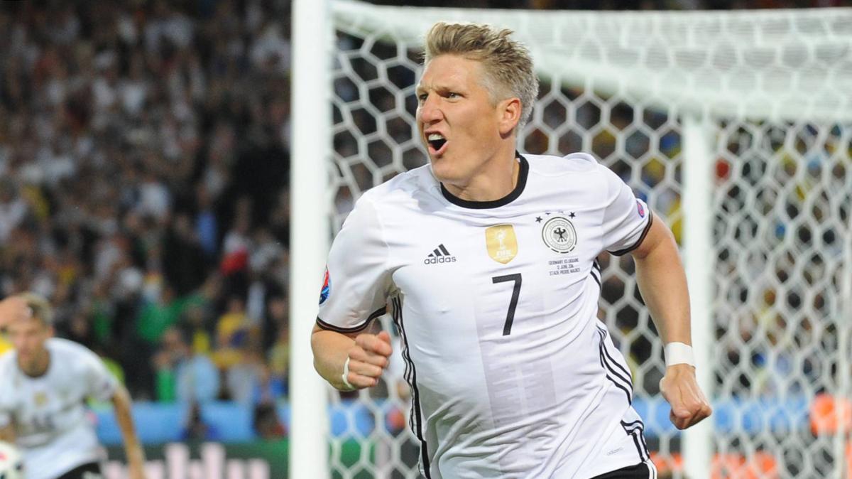 "Calcio africano selvaggio". Polemiche per le parole di Schweinsteiger in Germania-Costa d'Avorio
