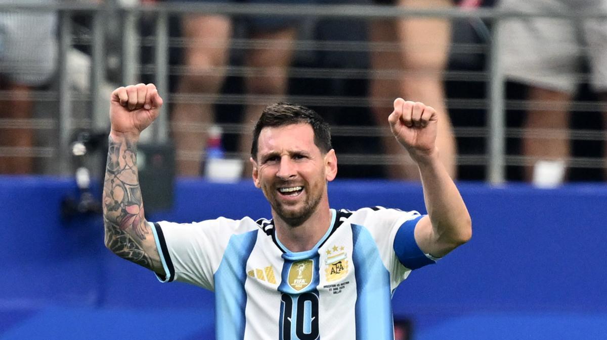Infantino applaude Messi: "Il primo giocatore di sempre per un record. Ti auguro tanta fortuna"