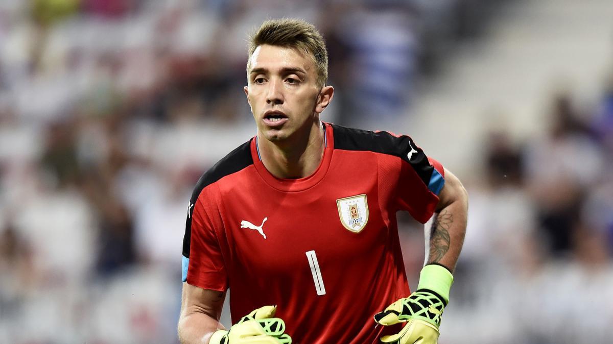 Muslera, errore e sostituzione contro la Spagna: "Mai sofferto così tanto, perdonami Uruguay"