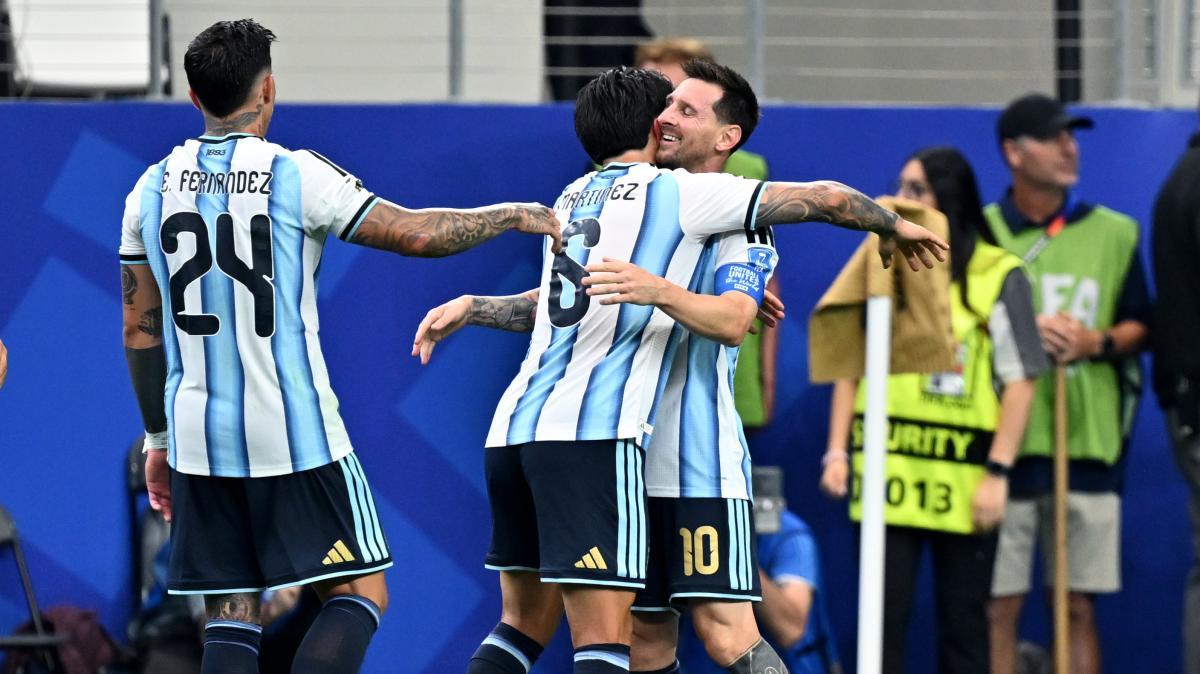 Entra Messi dalla panchina, Scaloni: "Nessuna indicazione, sarebbe folle dargliene"