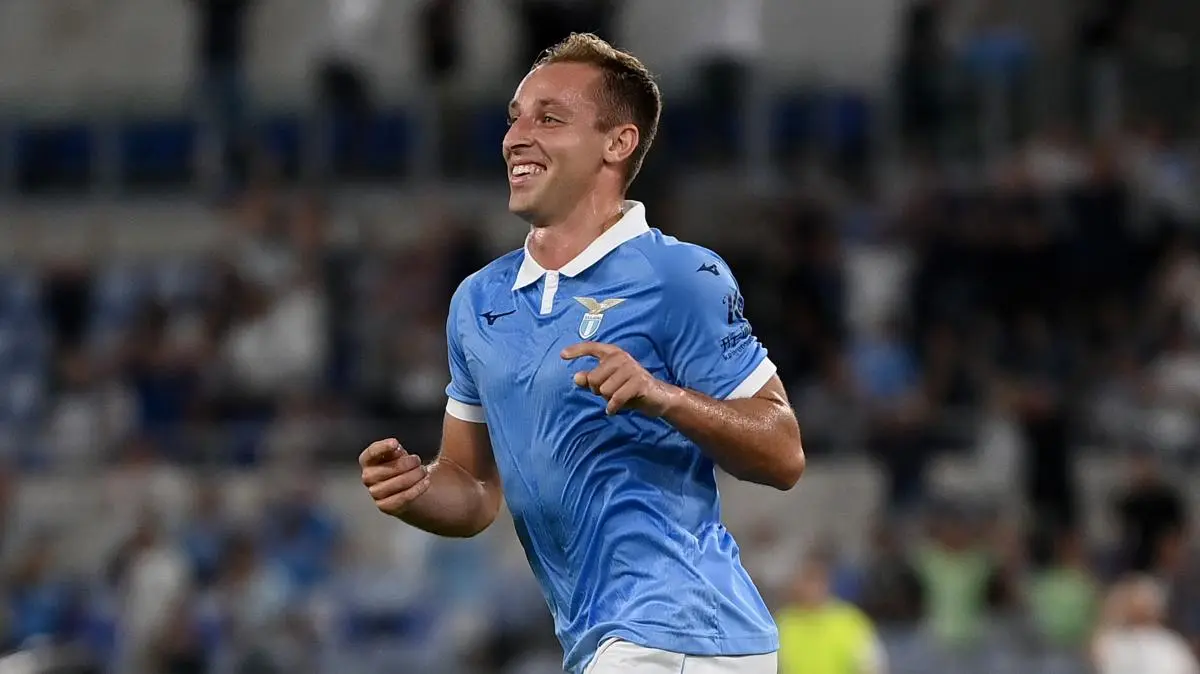 Lazio-Genoa è 1-0 all'intervallo: decide il gol di Frattesi. Rovella out per infortunio