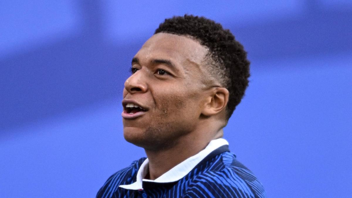 "Succhiava noci di cocco", Mbappé risponde alla senatrice razzista: "Spregevole"