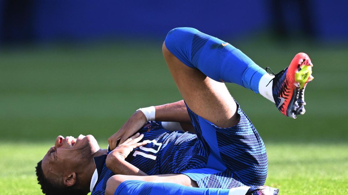 Francia, confermato il forfait di Mbappé: problema al ginocchio, salterà l'Italia
