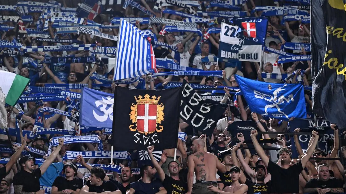 Como travolgente: poker al Genoa e testa della classifica. E adesso c'è la Champions