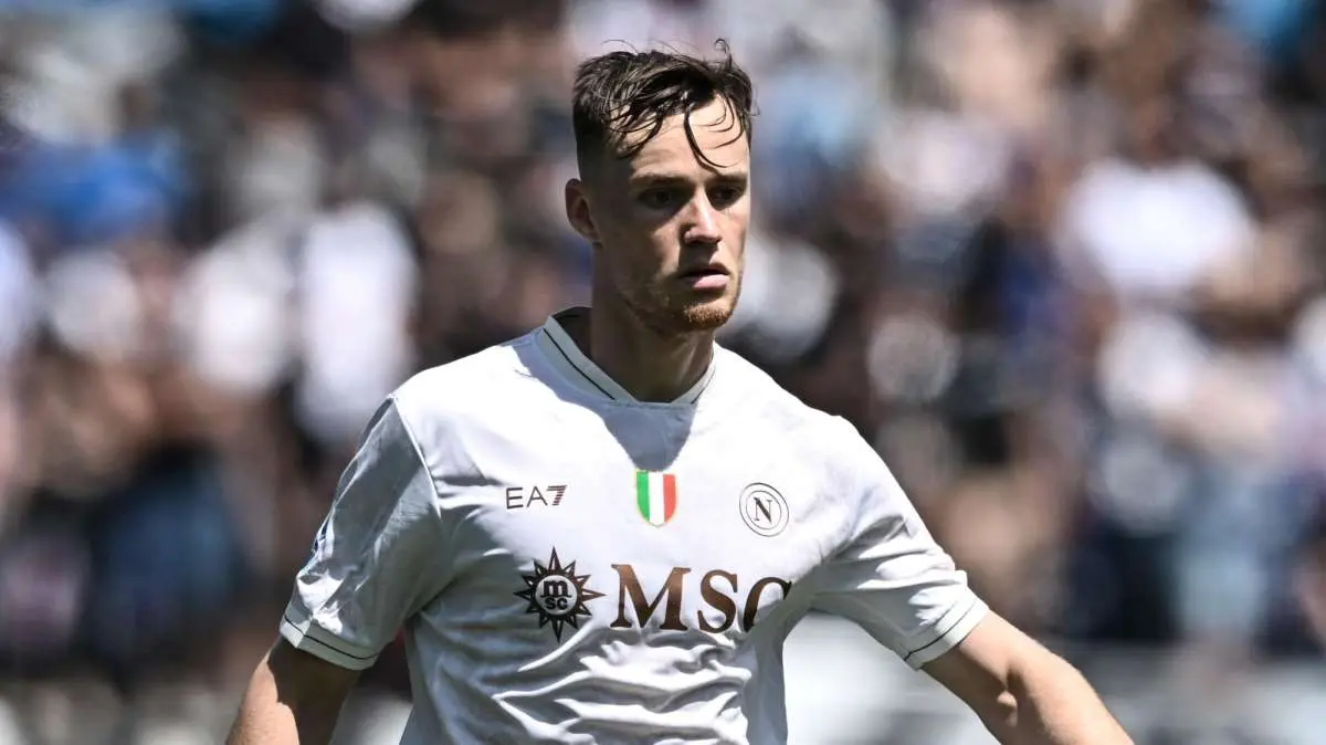 Napoli, prosegue il lavoro in vista del debutto col Genoa: buone notizie per Sam Beukema