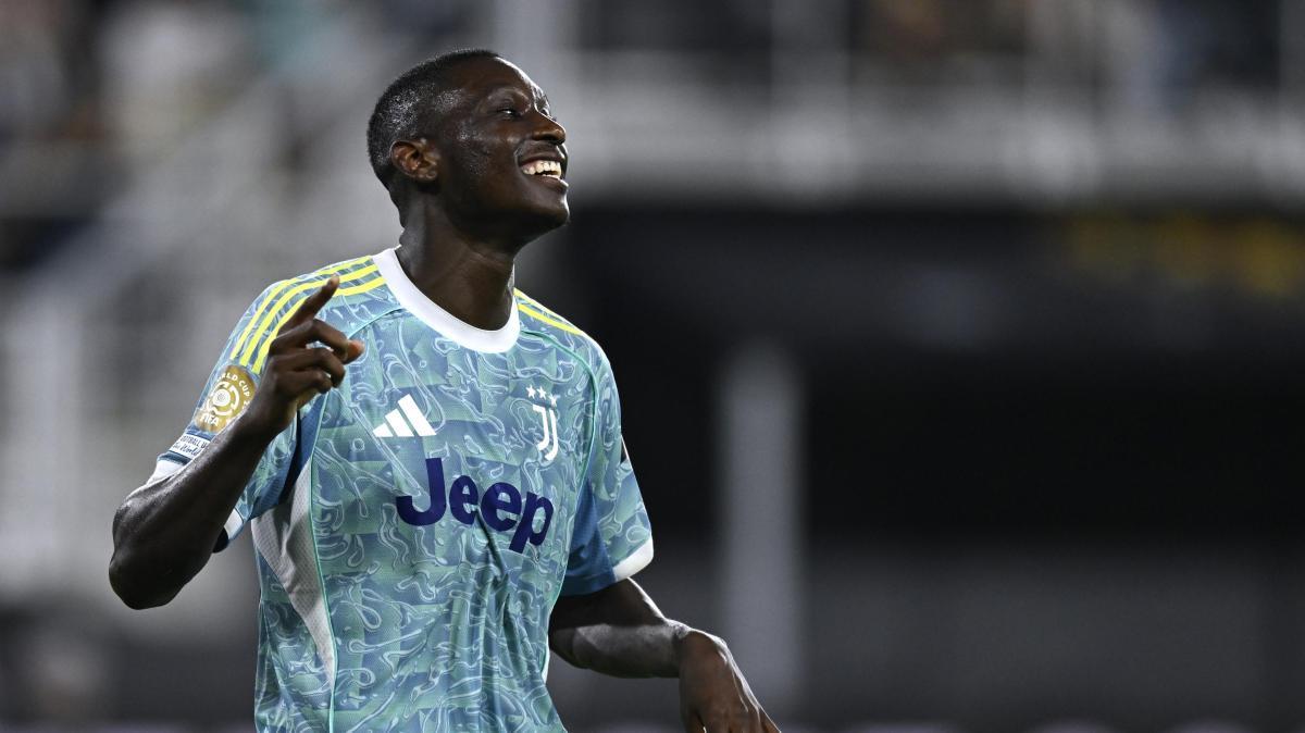 Juventus, prima le plusvalenze poi il mercato: Kolo Muani resta in pole