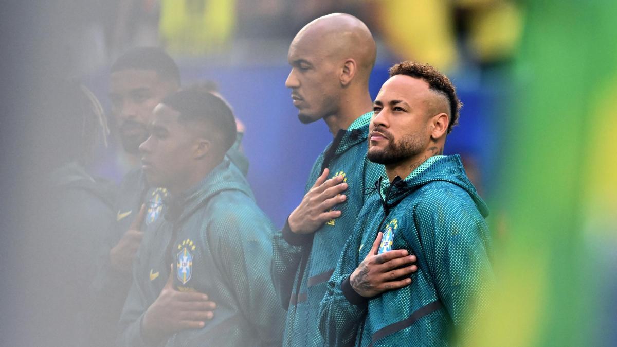 Neymar elude le domande sul ritiro. E suo padre: "Cos'altro potrebbe fare?"