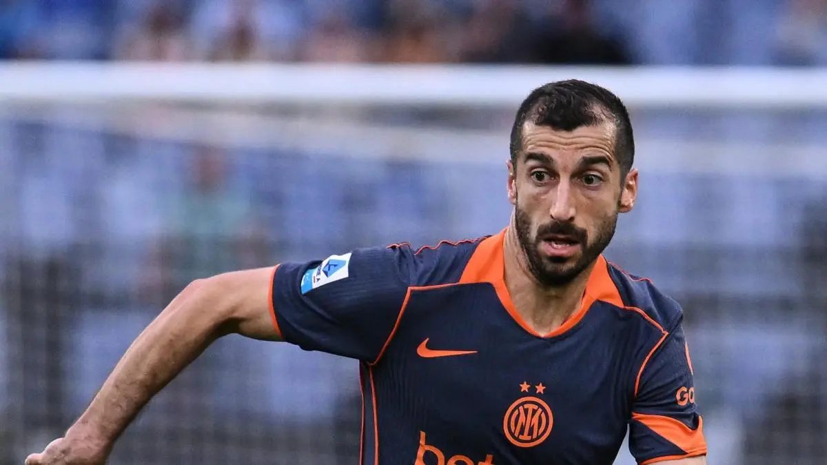 Mkhitaryan rinnova, il Milan sogna Van Dijk, Juve affondo per Kolo Muani: le top news delle 13