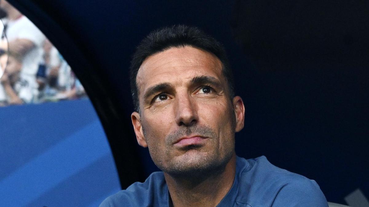 Argentina, Scaloni: "Paredes è uno dei migliori al Mondo. Terna francese? Meglio così"