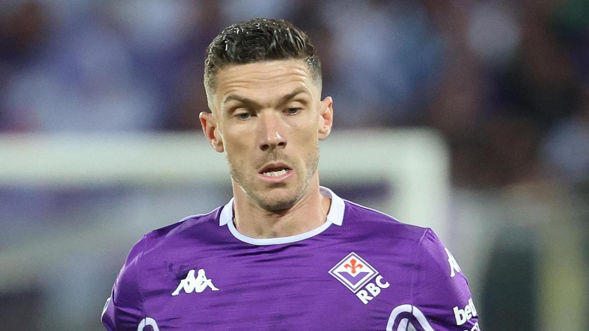 "Io sono già qui, e tu?": Gosens chiama Dzeko allo Schalke, ma oggi è senza squadra