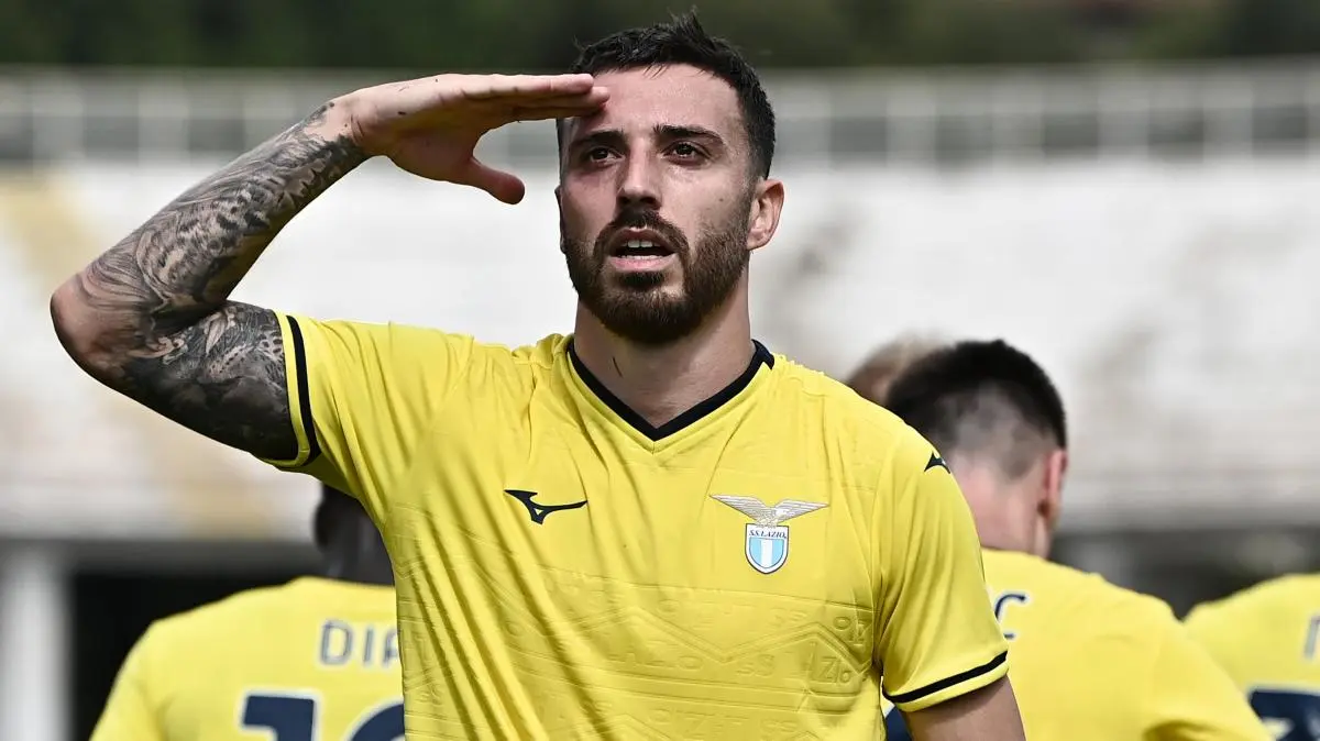 Gila, ecco l'annuncio: il difensore lascia la Lazio, è un nuovo giocatore del Milan