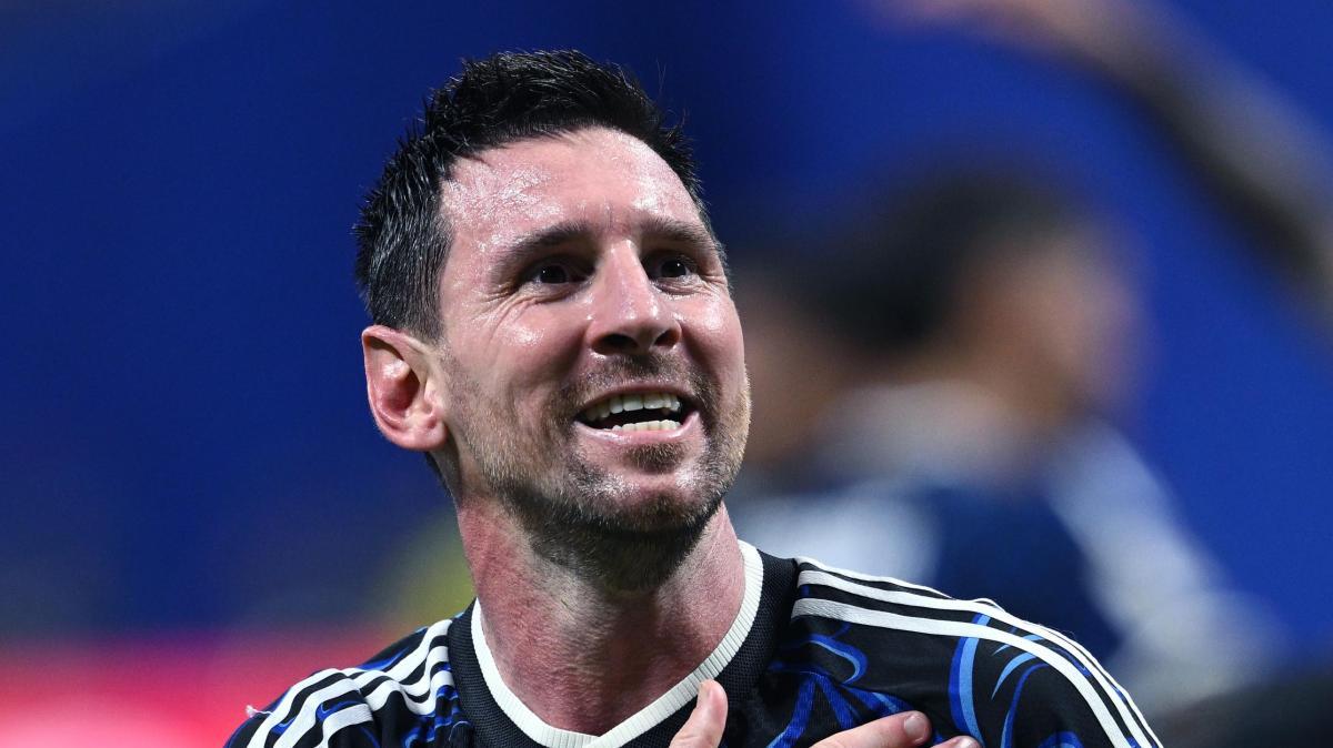 "Non te ne andare, ripensaci": De Paul e tutta l'Argentina, coro a squarciagola per Messi