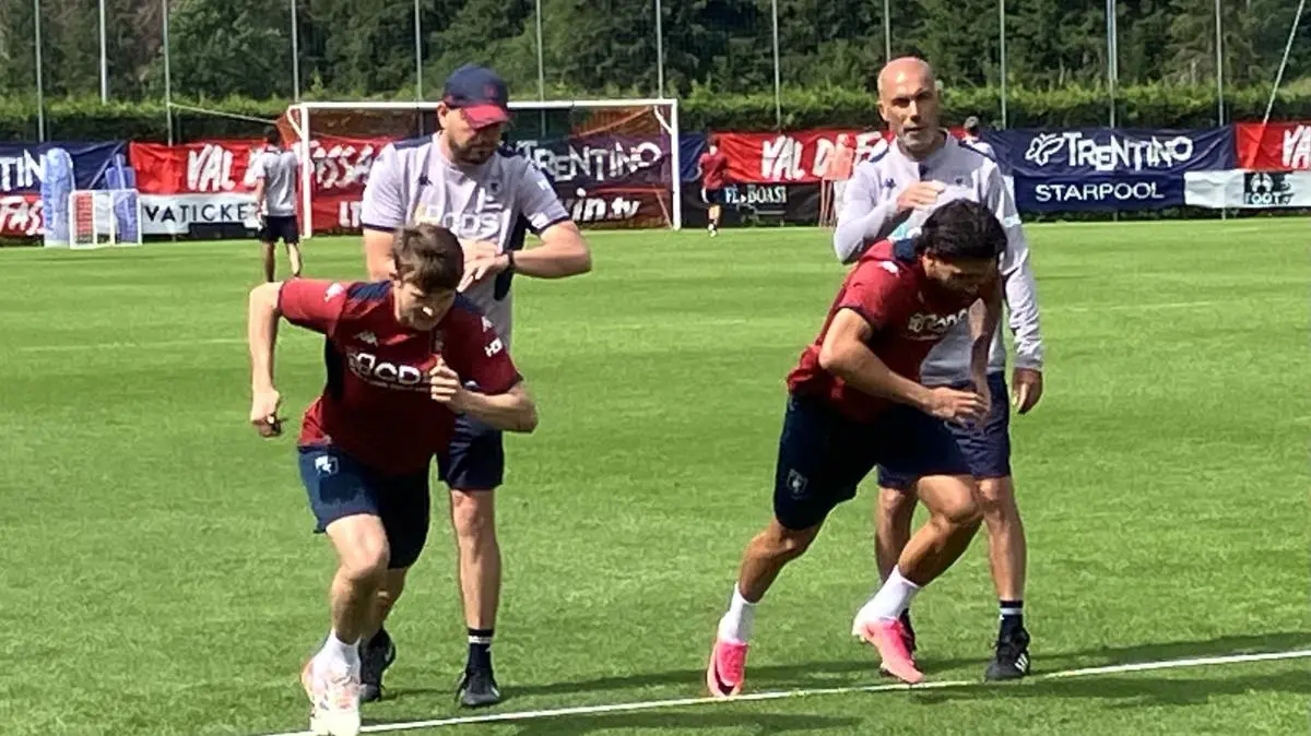 Genoa, test e pallone al "Benatti": Traoré e Messias in gruppo. Presente l'ex Lazio Parolo
