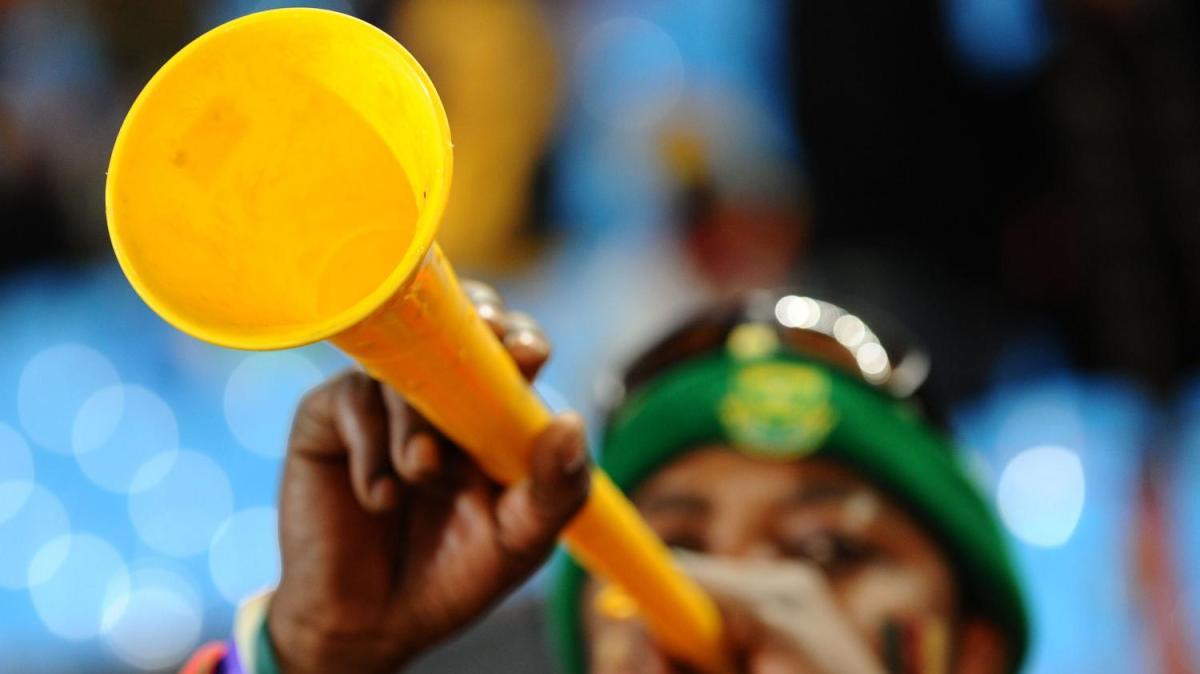 Mondiali: da Soweto a Johannesburg, vuvuzela e fuochi d'artificio per il Sudafrica