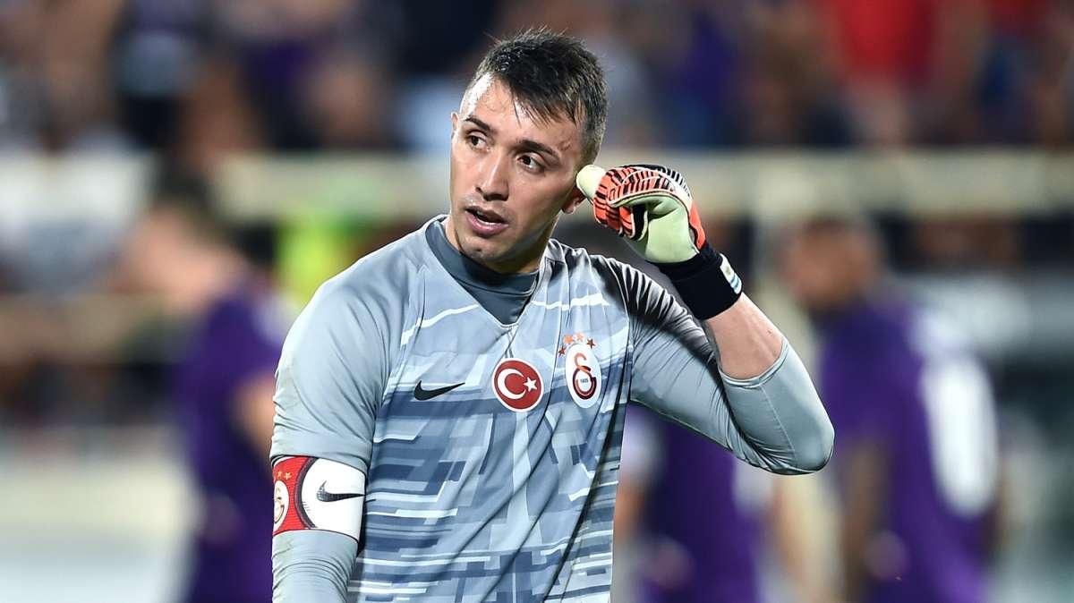 Uruguay fuori dal Mondiale tra le polemiche: Muslera sbaglia e Bielsa lo toglie già all'intervallo